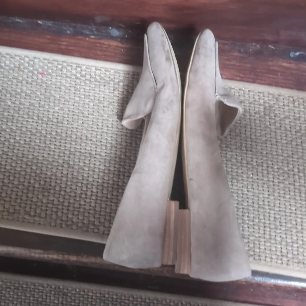 Elegant Tan Women's Loafers Size 6.5 As Is